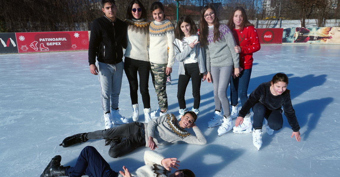 Guðrún prjónaði 57 lopapeysur fyrir heilt barnaþorp