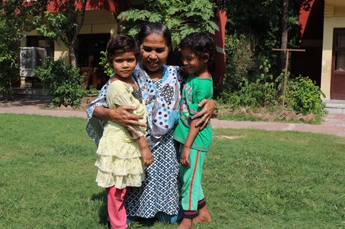 India_CV Faridabad_SOS mother hugging girls outdoors_RMiller-5.JPG