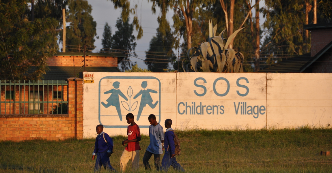 68.000 börn og ungmenni á framfæri SOS Barnaþorpanna