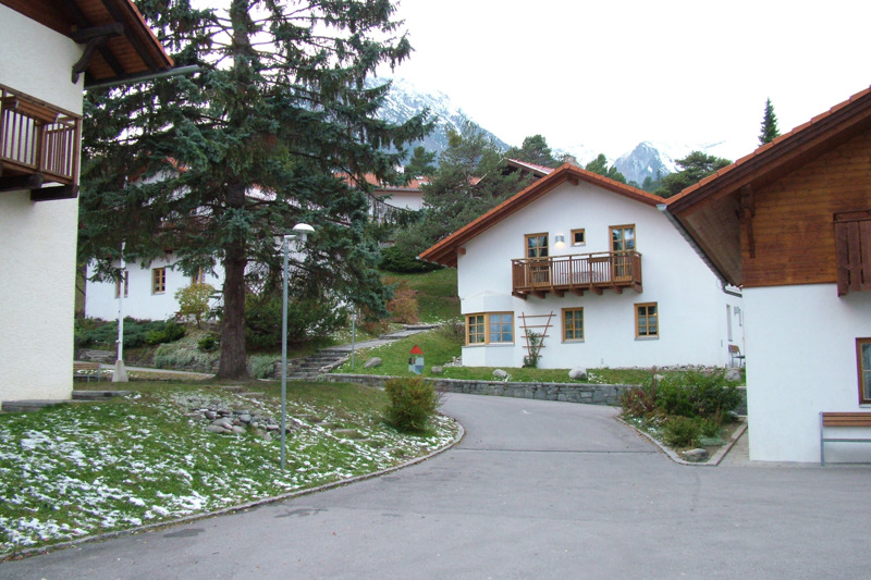 Fyrsta SOS barnaþorpið var reist í Imst í Austurríki. Framkvæmdir við það hófust árið 1949.