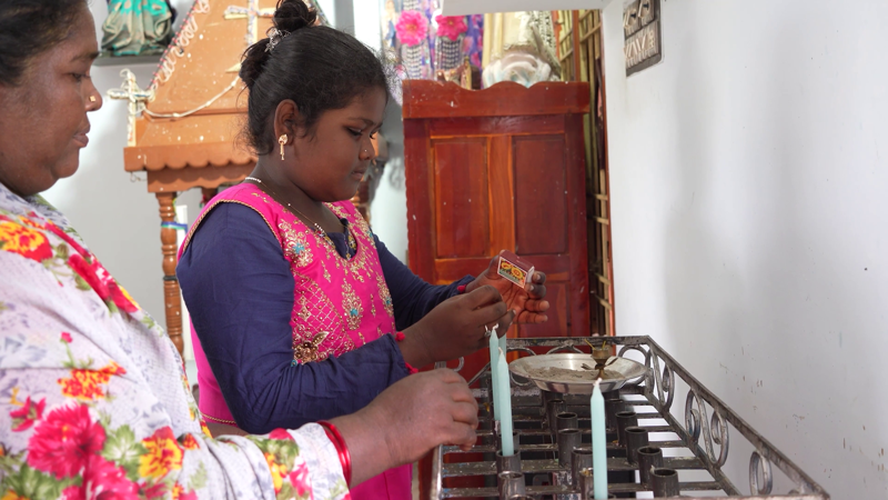 Mæðgurnar Santhana Mary og Lilly Mary í Nagapattinam í september 2025.