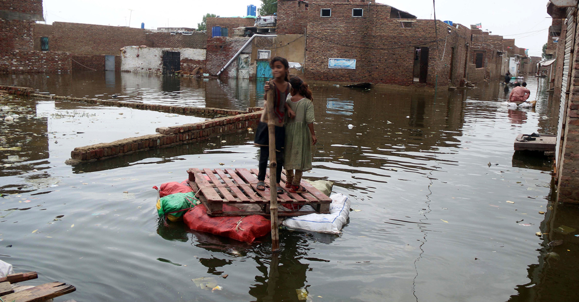 10 milljónir króna til Pakistan