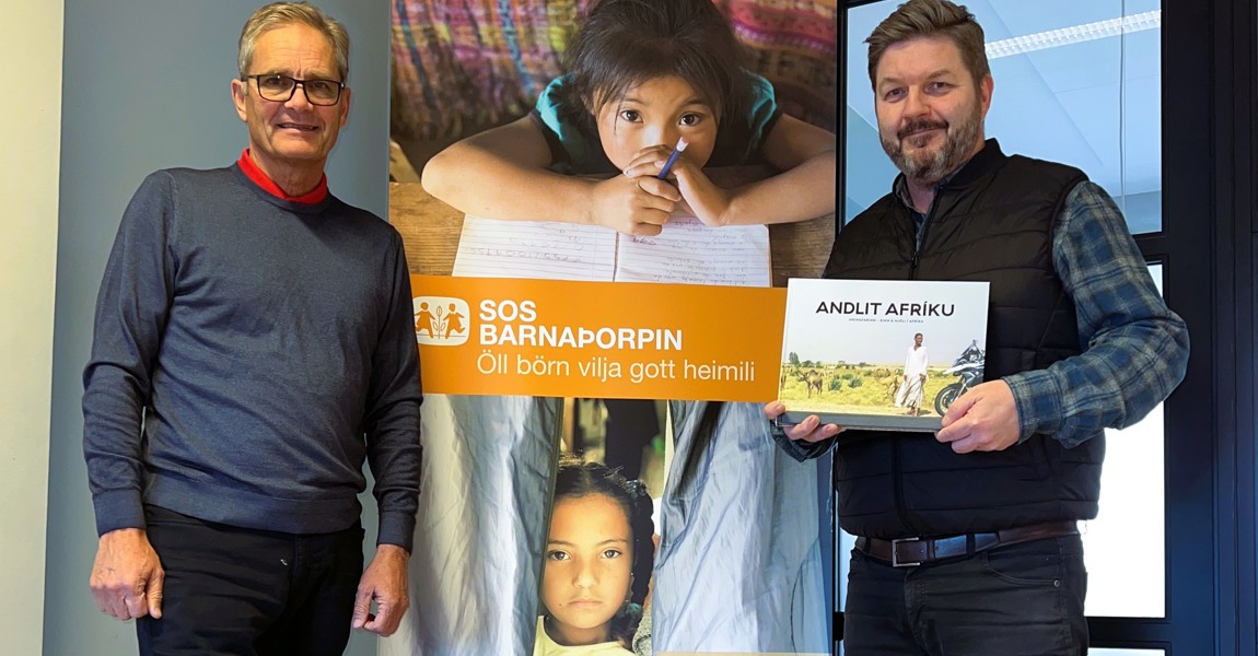 Gefur „Andlit Afríku" til styrktar SOS Barnaþorpunum