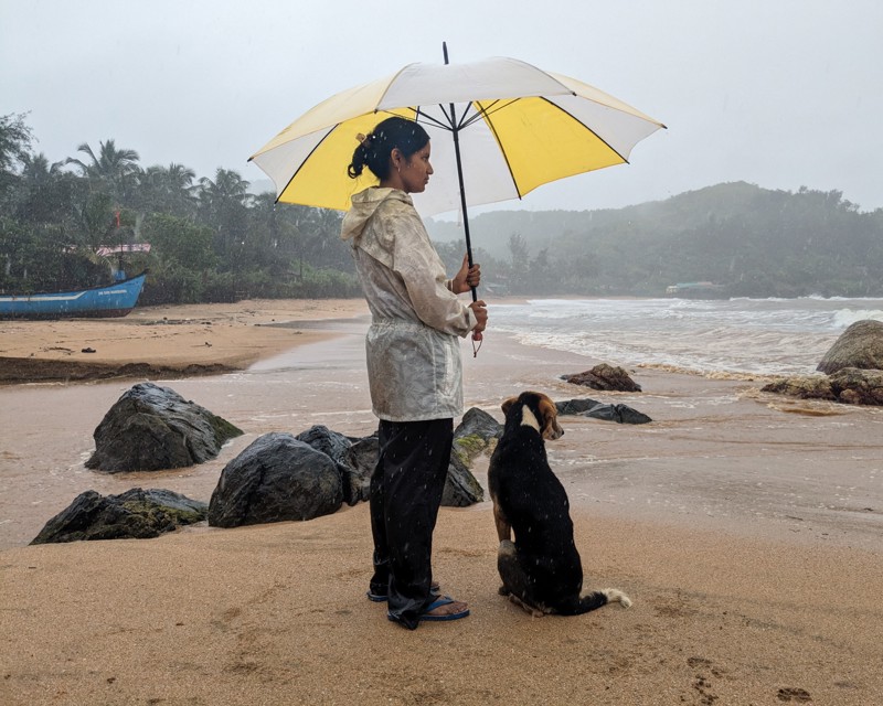 Ambika hugsar oft til Hafdísar og póstkortanna frá henni með mynd af norðurljósunum á Íslandi. Ambika stefnir nú á Íslandsferð til að hitta Hafdísi og sjá norðurljósin.