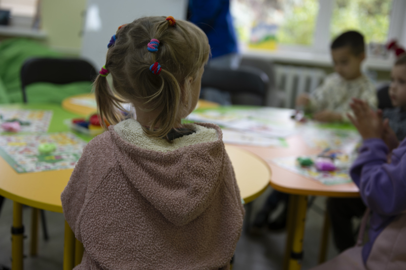 Börn geta leikið sér og lært á yfir 120 barnvænum svæðum á vegum SOS Barnaþorpanna víðs vegar um landið.